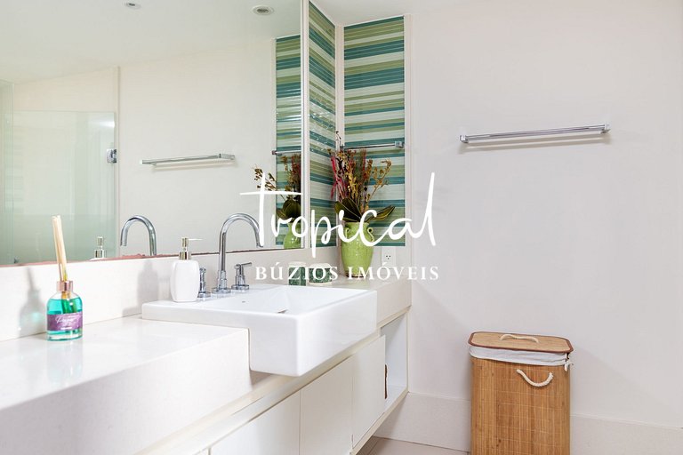 MG86 - Mansão na beira da praia em Búzios