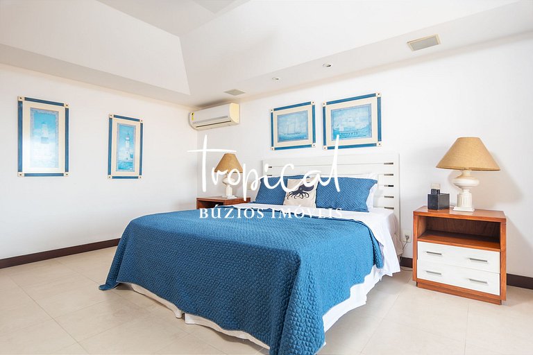 MG86 - Mansão na beira da praia em Búzios