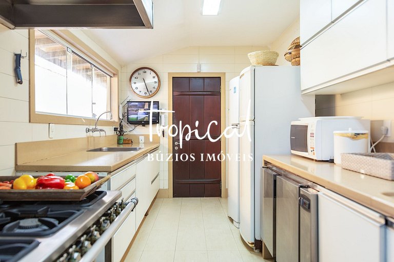 MG86 - Mansão na beira da praia em Búzios