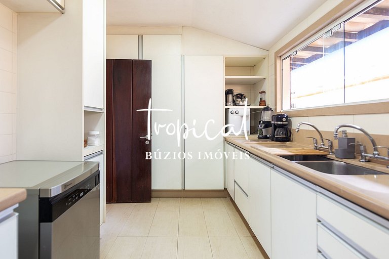 MG86 - Mansão na beira da praia em Búzios