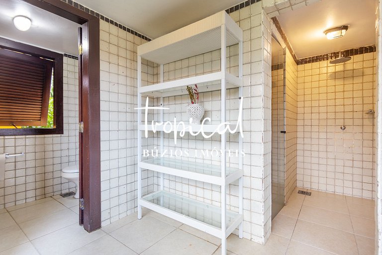 MG86 - Mansão na beira da praia em Búzios