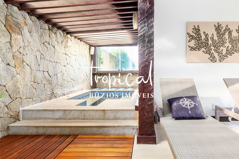 MG86 - Mansão na beira da praia em Búzios