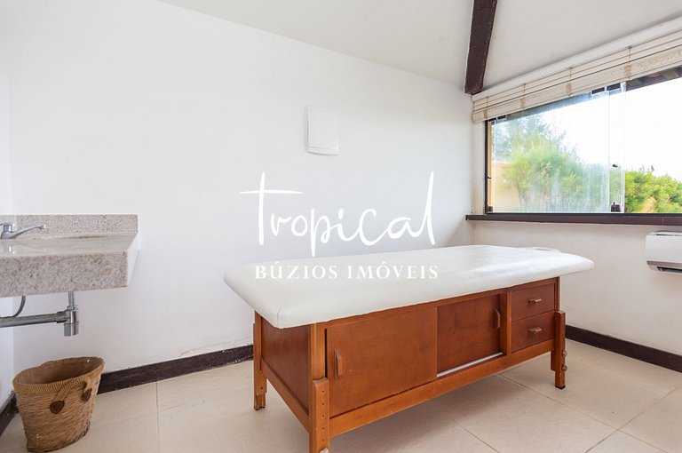 MG86 - Mansão na beira da praia em Búzios