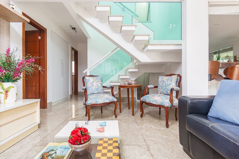 GB73 - Linda casa com piscina privativa