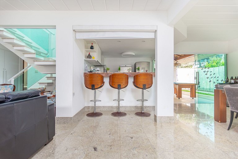 GB73 - Linda casa com piscina privativa