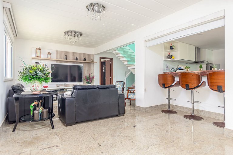 GB73 - Linda casa com piscina privativa