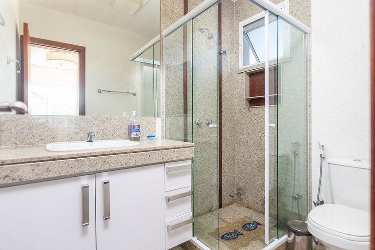 GB73 - Linda casa com piscina privativa