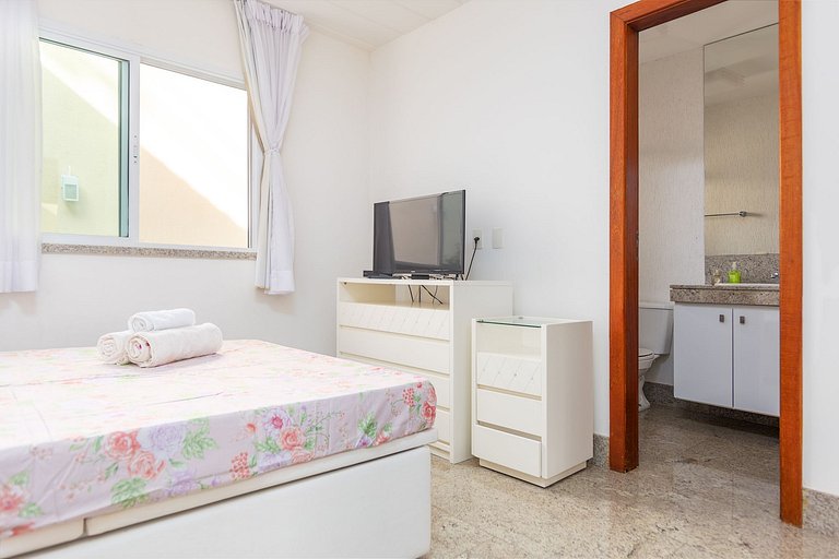 GB73 - Linda casa com piscina privativa