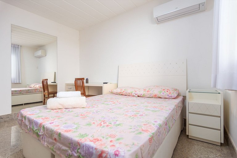 GB73 - Linda casa com piscina privativa