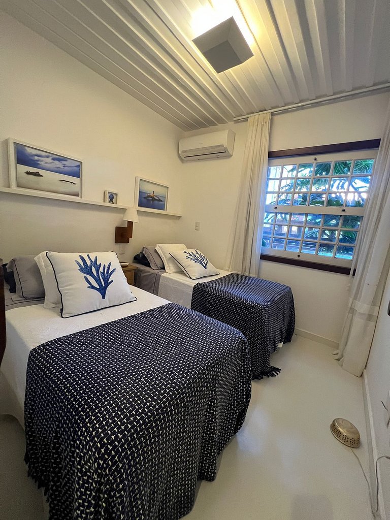 GB20 - Linda Casa com Piscina no Amarras