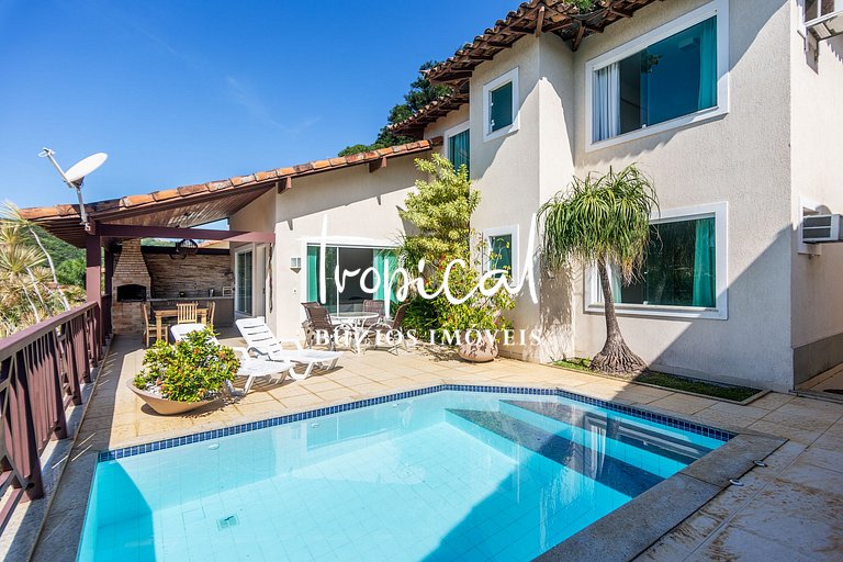 Casa à venda em condomínio a 600 metros da praia de Geribá