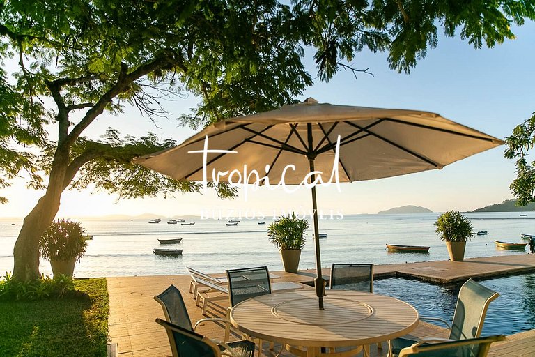 MG31 - Linda casa de frente para Praia de Manguinhos