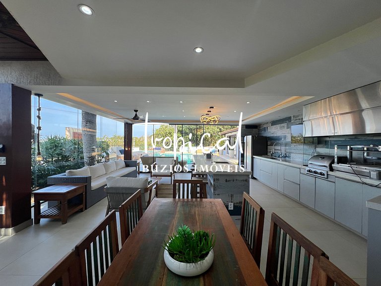 AB88 - Casa com alto lazer e vista para o mar de Búzios