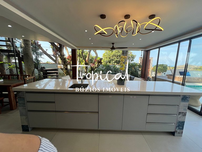 AB88 - Casa com alto lazer e vista para o mar de Búzios