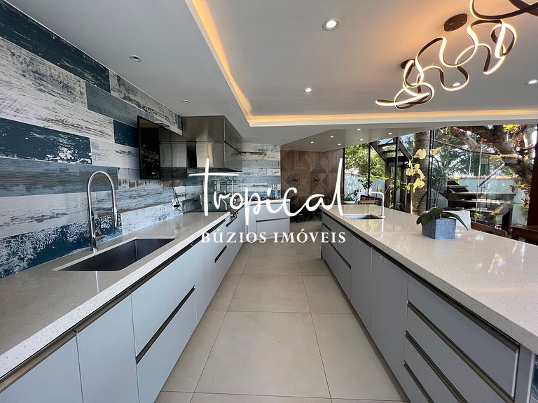 AB88 - Casa com alto lazer e vista para o mar de Búzios