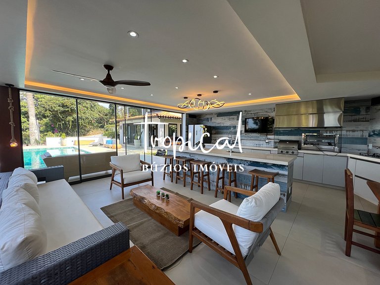 AB88 - Casa com alto lazer e vista para o mar de Búzios