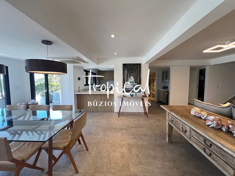 AB88 - Casa com alto lazer e vista para o mar de Búzios