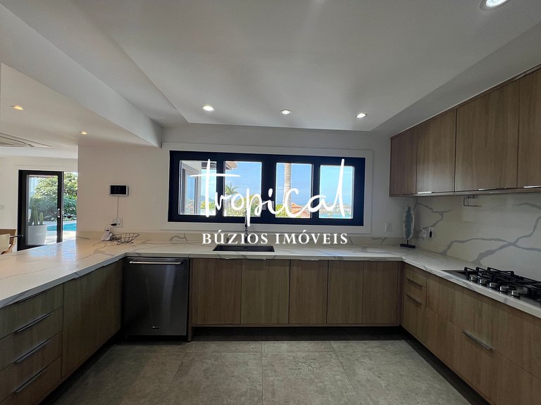 AB88 - Casa com alto lazer e vista para o mar de Búzios
