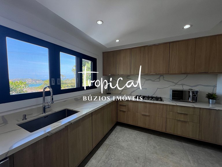 AB88 - Casa com alto lazer e vista para o mar de Búzios