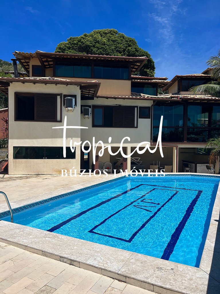 GB65 - Casa com 8 Suítes e Piscina em Geribá