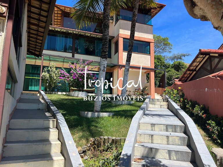 GB65 - Casa com 8 Suítes e Piscina em Geribá