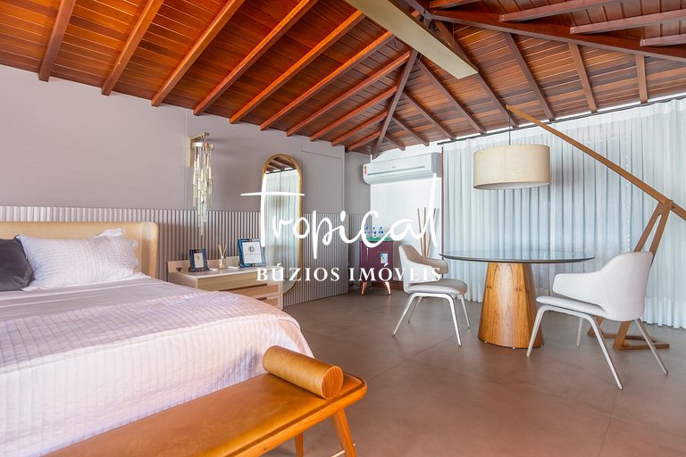 FA18 - Mansão luxuosa pé na areia na Ferradura