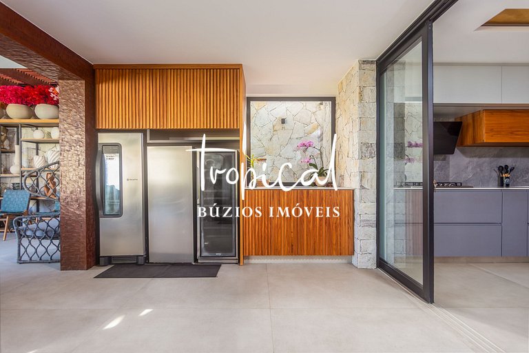 FA18 - Mansão luxuosa pé na areia na Ferradura