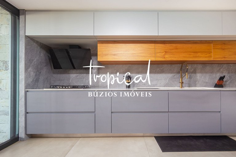 FA18 - Mansão luxuosa pé na areia na Ferradura