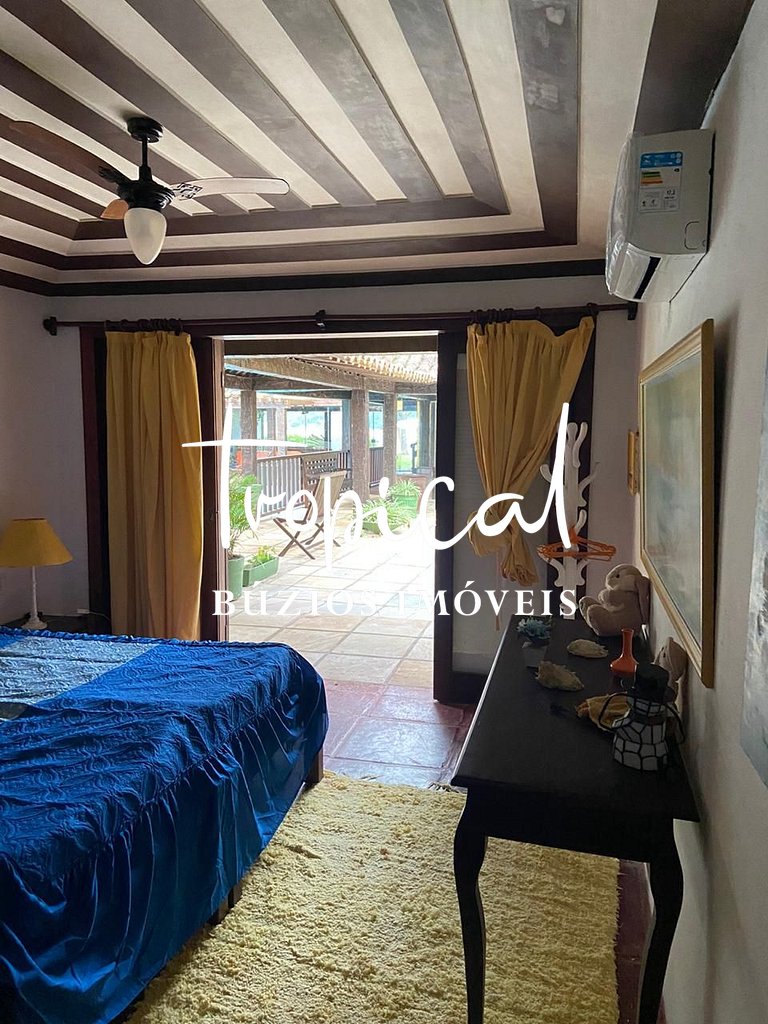 Casa pé na areia à venda