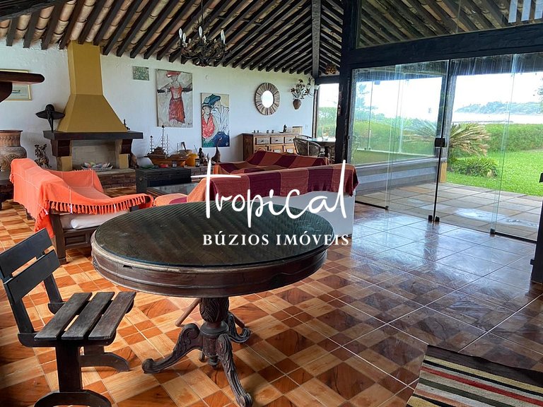Casa pé na areia à venda