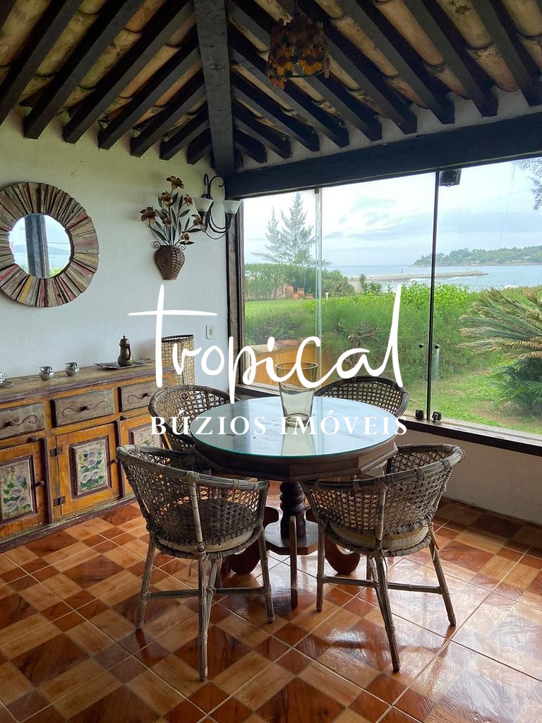 Casa pé na areia à venda