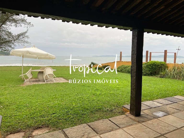 Casa pé na areia à venda