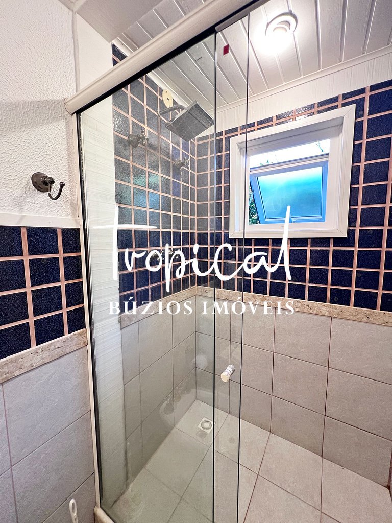 MG99 - Linda em condomínio com piscina privativa