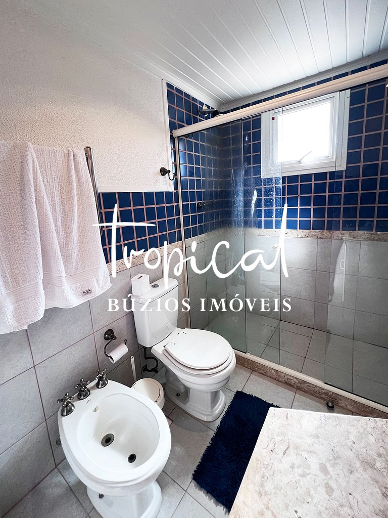 MG99 - Linda em condomínio com piscina privativa