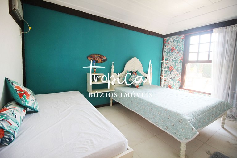 MG61 - Casa grande em condomínio pé na areia