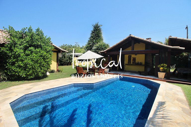 MG61 - Casa grande em condomínio pé na areia