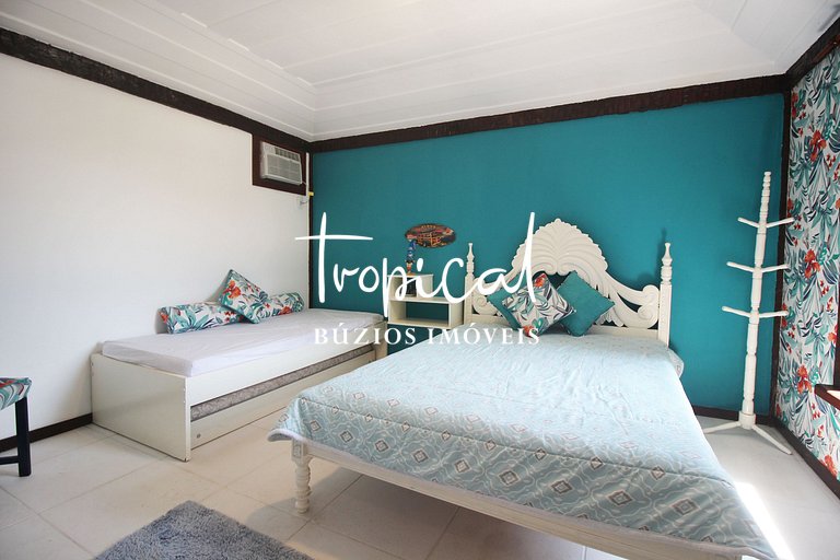 MG61 - Casa grande em condomínio pé na areia