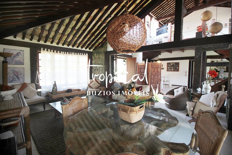 MG61 - Casa grande em condomínio pé na areia