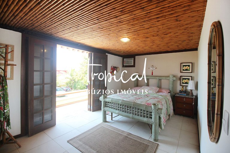 MG61 - Casa grande em condomínio pé na areia
