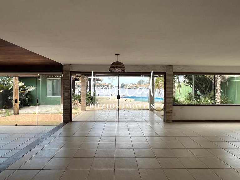 Casa de Alto Padrão em frente ao canal da Marina