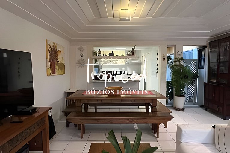 Casa em condomínio a 300 metros da praia