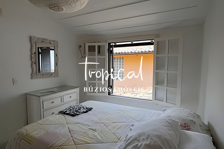Casa em condomínio a 300 metros da praia