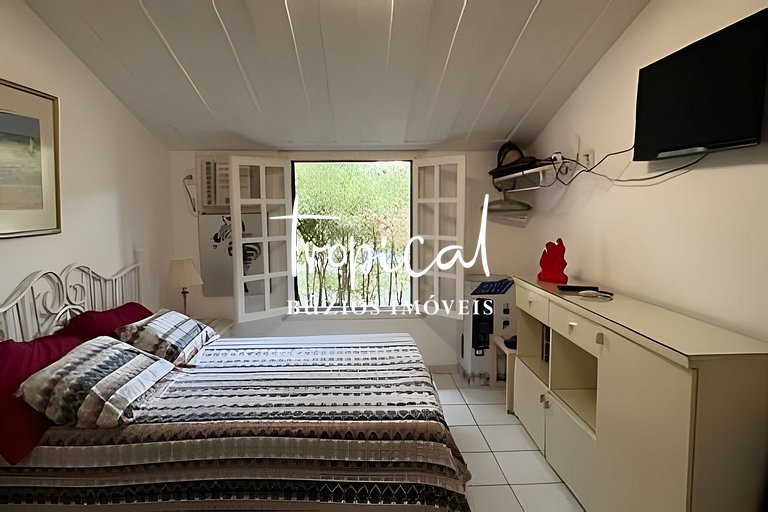 Casa em condomínio a 300 metros da praia