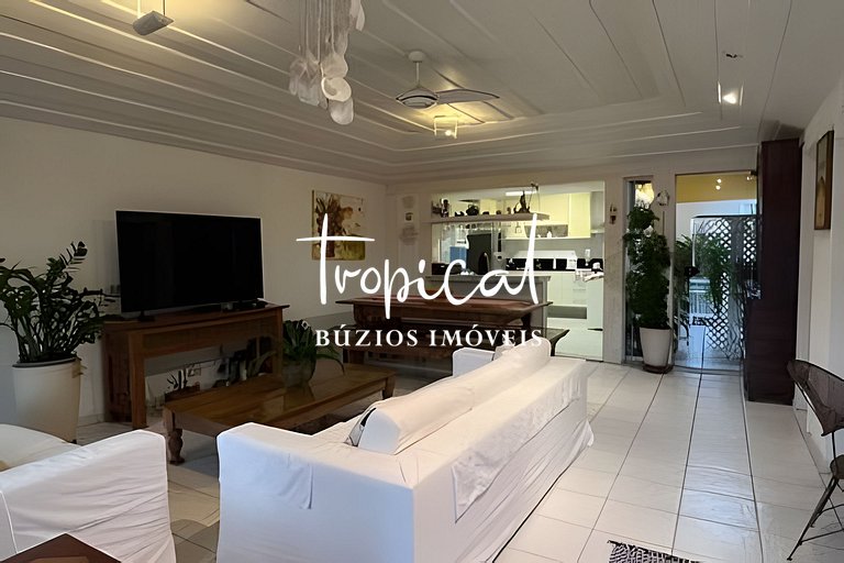 Casa em condomínio a 300 metros da praia