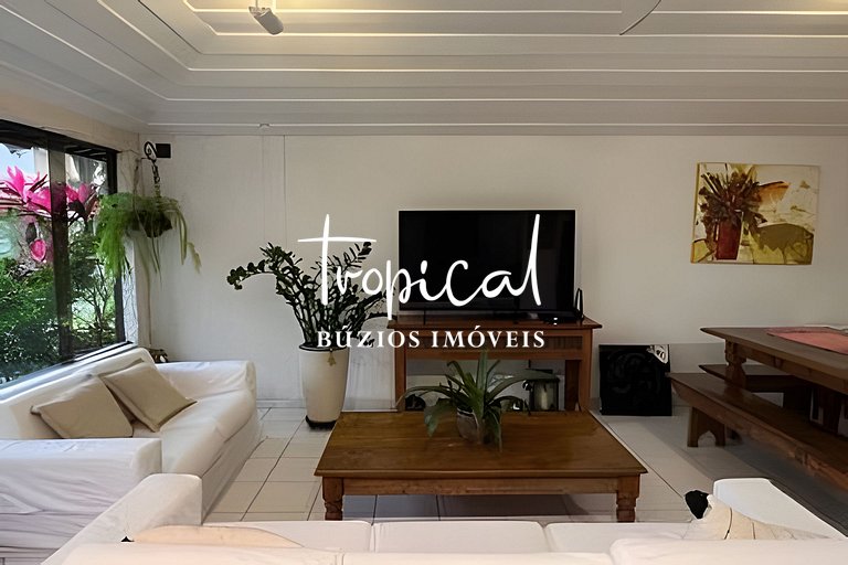 Casa em condomínio a 300 metros da praia