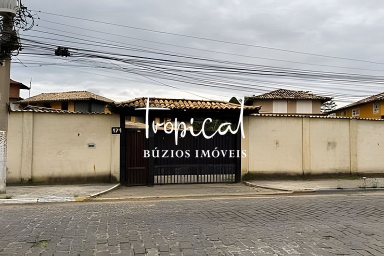 Casa em condomínio a 300 metros da praia