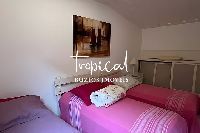 Casa em condomínio a 300 metros da praia
