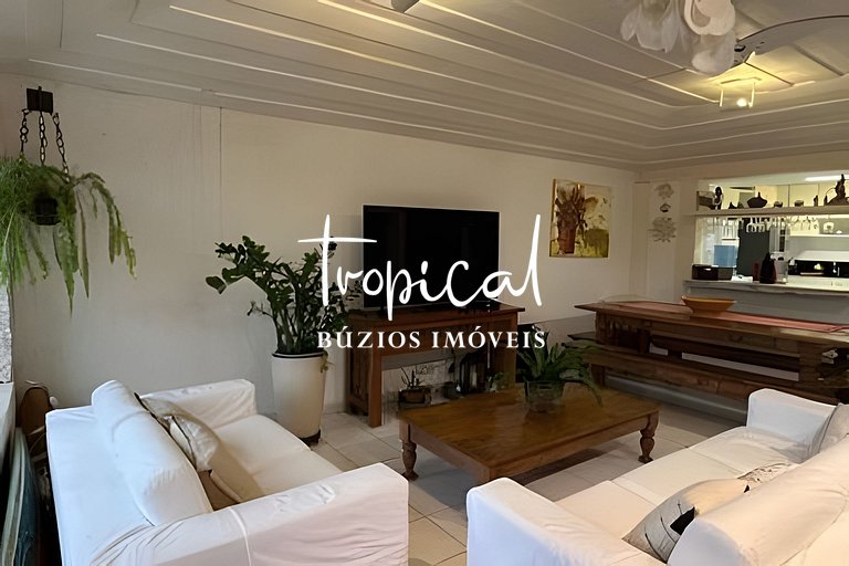 Casa em condomínio a 300 metros da praia